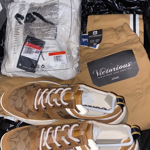 One pair of coaches size 10 with matching outfits - Picture 4 of 5